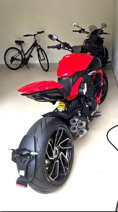 DUCATI DIAVEL V4 DUCATI DIAVEL V4